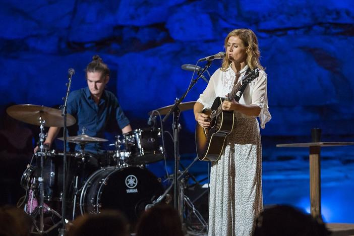 Kasey Chambers: asset-mezzanine-16x9
