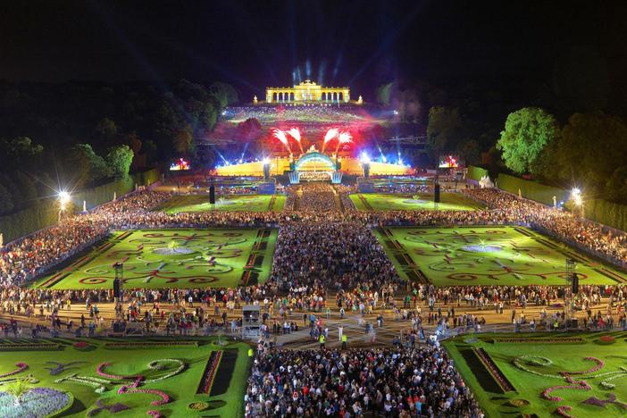 Vienna Philharmonic Summer Night Concert 2013: asset-mezzanine-16x9