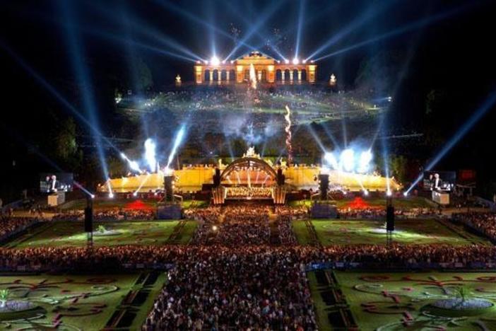 Vienna Philharmonic Summer Night 2011: asset-mezzanine-16x9