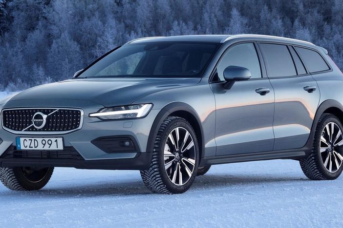 2019 Volvo V60 T5 Cross Country & 2020 Mazda 3: asset-mezzanine-16x9