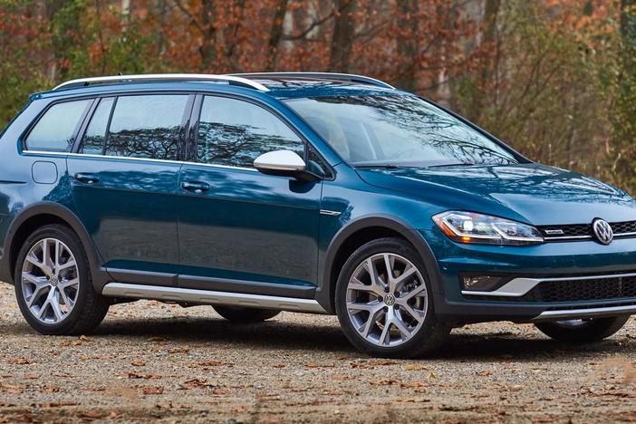 2017 Volkswagen Golf Alltrack & 2018 Alfa Romeo Stelvio: asset-mezzanine-16x9