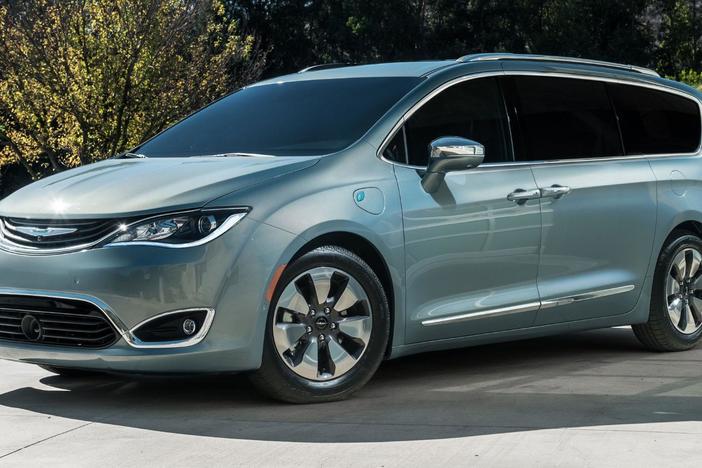 2017 Chrysler Pacifica & 2016 Porsche Cayman GT4: asset-mezzanine-16x9