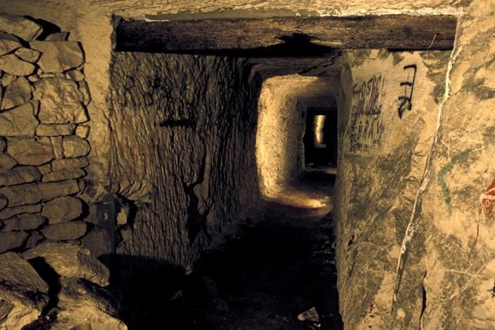 Secret Tunnel Warfare: asset-mezzanine-16x9