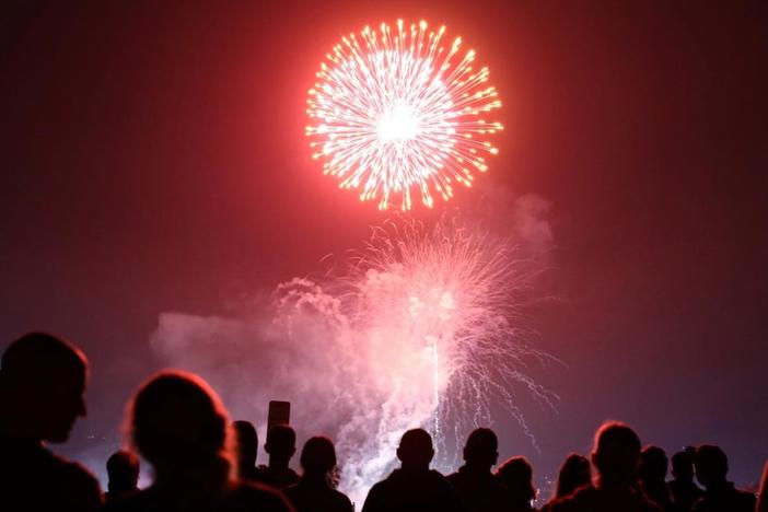 July 4, 2019 - PBS NewsHour full episode: asset-mezzanine-16x9
