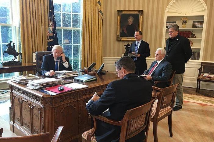 President Trump breaks with Steve Bannon over tell-all book: asset-mezzanine-16x9
