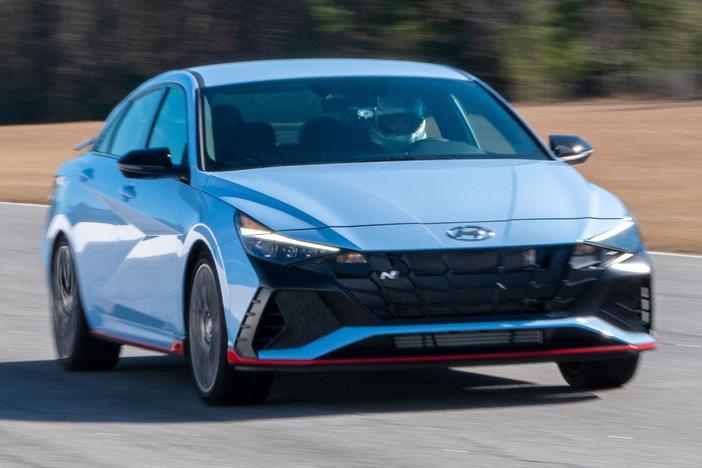 2022 Hyundai Elantra N & 2021 Volkswagen ID.4 AWD Pro S: asset-mezzanine-16x9