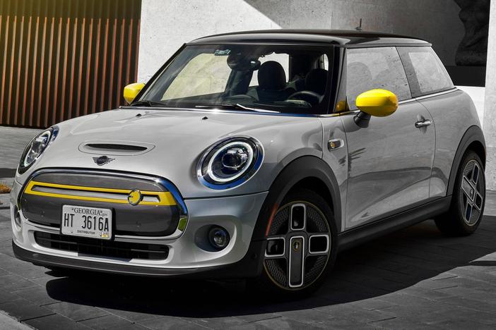 2020 Mini Cooper S E & 2020 Chrysler Pacifica Hybrid: asset-mezzanine-16x9