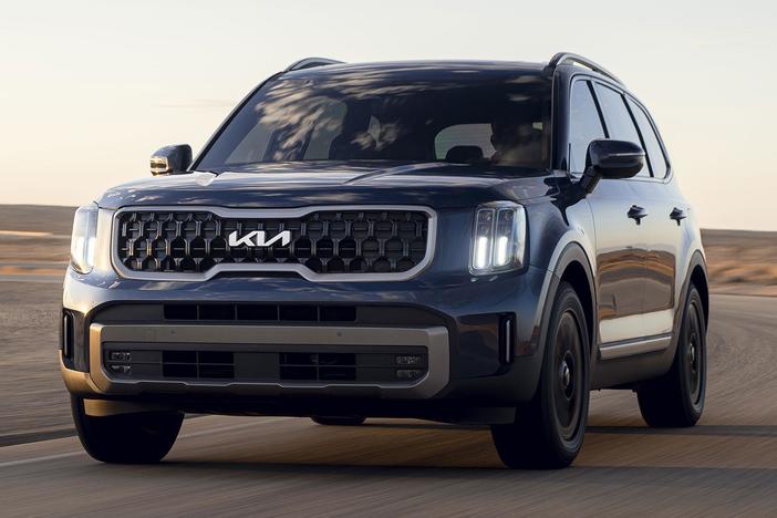 2023 Kia Telluride & 2023 Mitsubishi Outlander PHEV: asset-mezzanine-16x9