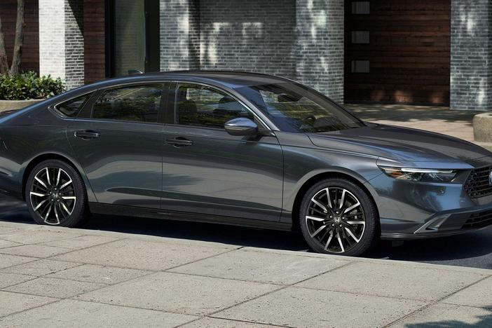 2023 Honda Accord & 2023 Land Rover Range Rover Sport: asset-mezzanine-16x9