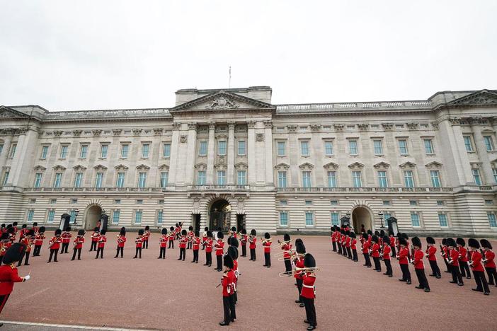Buckingham Palace: asset-mezzanine-16x9