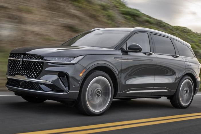 2024 Lincoln Nautilus & 2024 Hyundai Elantra: asset-mezzanine-16x9