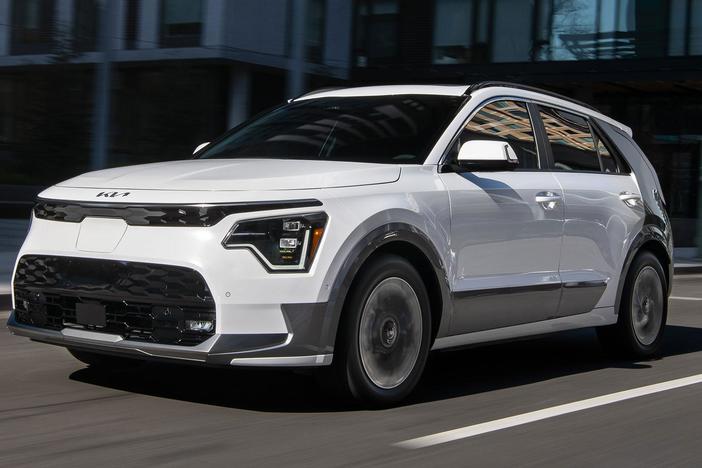 2023 Kia Niro EV & 2023 Toyota GR Corolla: asset-mezzanine-16x9