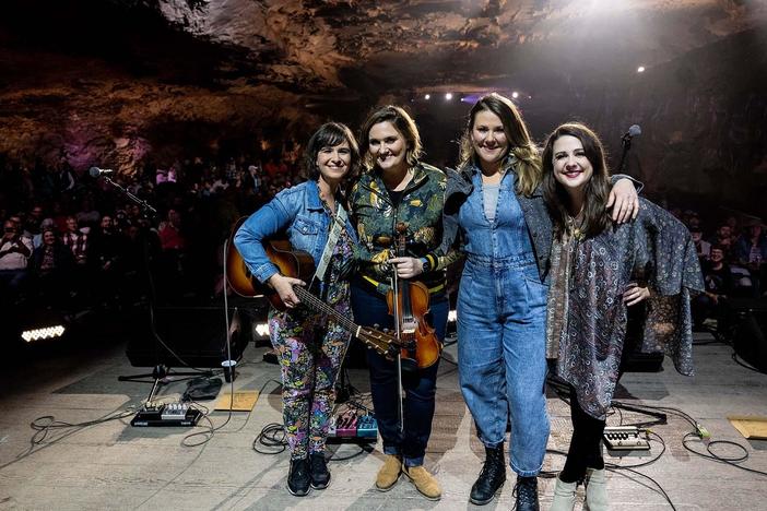 DELLA MAE: asset-mezzanine-16x9