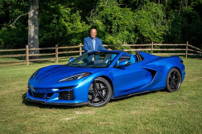 2024 Chevrolet Corvette E-Ray & 2025 Genesis GV80: asset-mezzanine-16x9