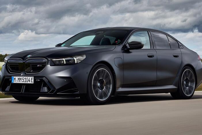 2025 BMW M5 & 2025 Toyota Crown Signia: asset-mezzanine-16x9