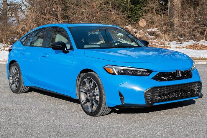 2025 Honda Civic Hybrid & Si & 2025 Nissan Kicks: asset-mezzanine-16x9