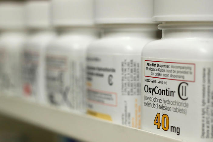 Bottles of prescription painkiller OxyContin, 40mg pills, made by Purdue Pharma L.D. sit on a shelf at a local pharmacy, in Provo, Utah, U.S., April 25, 2017. Photo by George Frey/REUTERS