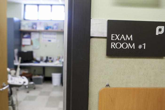 An exam room at the Planned Parenthood South Austin Health Center is shown following the U.S. Supreme Court decision striking down a Texas law imposing strict regulations on abortion doctors and facilities in Austin, Texas, U.S. June 27, 2016.   File photo by REUTERS/Ilana Panich-Linsman