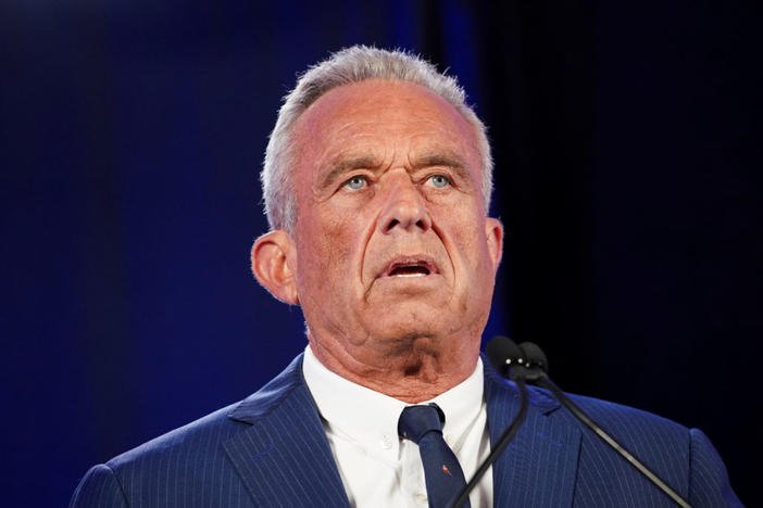 Independent presidential candidate Robert F. Kennedy Jr. makes an announcement on the future of his campaign in Phoenix, Arizona, U.S. August 23, 2024. Photo by Thomas Machowicz/REUTERS