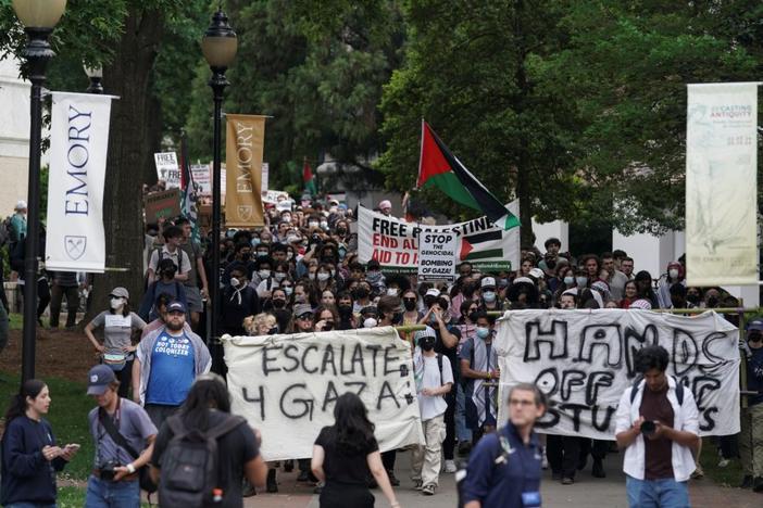 People demonstrate at Emory University in support of Palestinians, during the ongoing conflict between Israel and the Palestinian Islamist group Hamas, in Atlanta, Georgia, U.S., April 26, 2024. REUTERS/Elijah Nouvelage