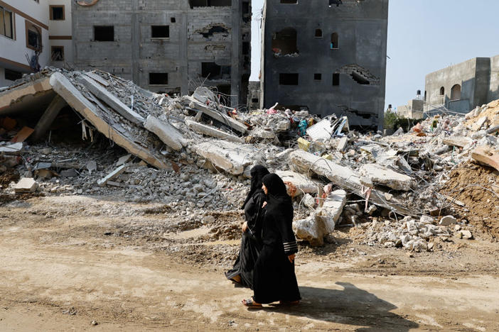 People flee their homes amid Israeli strikes in the southern Gaza Strip, Oct. 8, 2023. Photo by Ibraheem Abu Mustafa/REUTERS