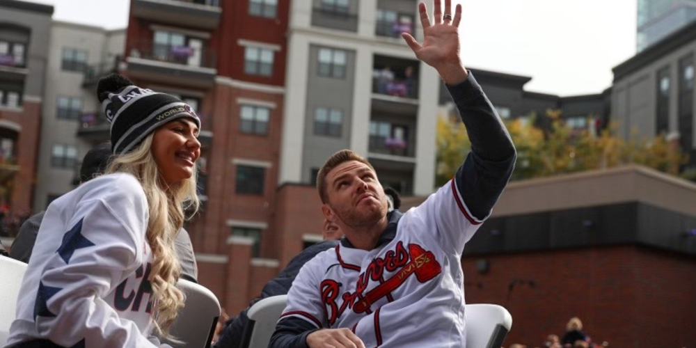 Freddie Freeman waves to fans during the parade.