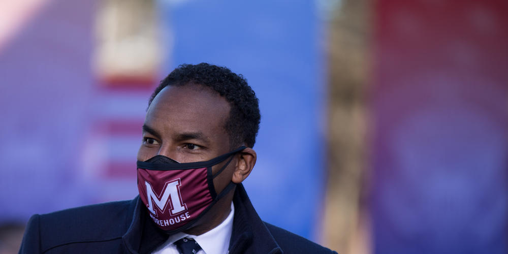 Atlanta Mayor Andre Dickens wears a Morehouse mask