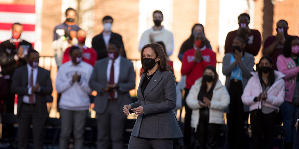 Vice President Kamala Harris make their way onstage