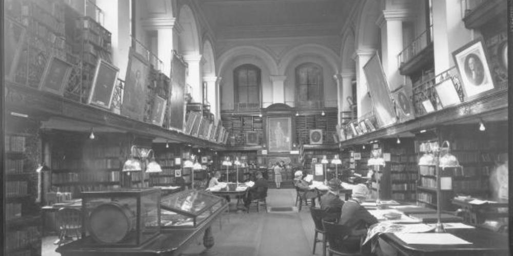 Scan of an old black-and-white photo of Hodgson Hall in 1930