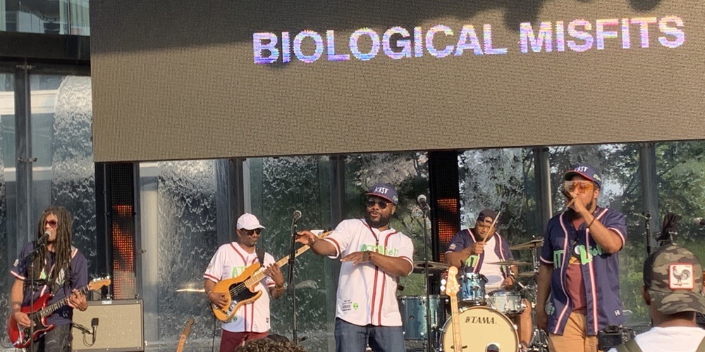 Actor, musician and spoken word artist Malcolm-Jamal Warner (center) plays to the crowd during Biological Misfits' set on May 25, 2023.