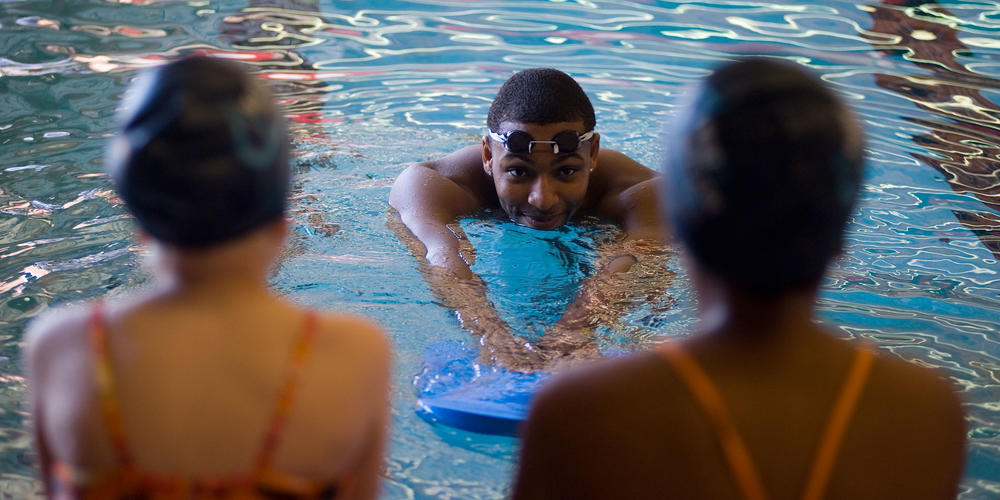 Olympic swimmer Cullen Jones teaches five students from Johnson Elementary School some basic swimming techniques at MacArthur Senior High School on Tuesday, May 19, 2009, in Houston. Cullen is helping launch a national water safety campaign. Youth drownings are on the rise in Houston. 